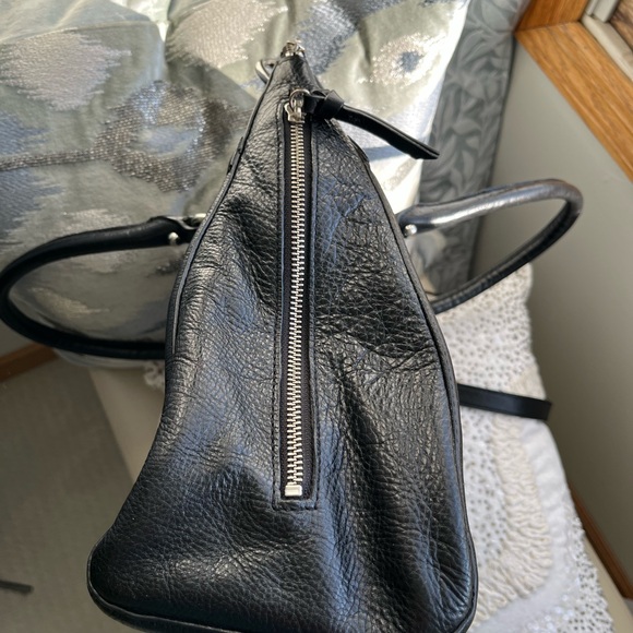 DKNY beautiful Black thick Leather Handbag - Picture 5 of 15